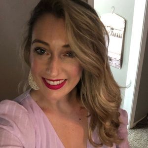 Meet your Posher, Lauren